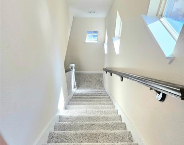 9610 Knights Station Drive - Photo Thumbnail 6