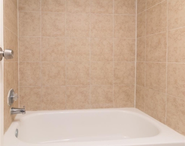 9707 Richmond Avenue - Photo Thumbnail 12