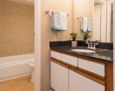 9707 Richmond Avenue - Photo Thumbnail 11