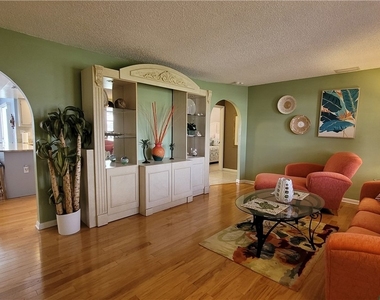 1126 Se 13th Terrace - Photo Thumbnail 3