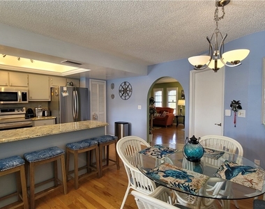 1126 Se 13th Terrace - Photo Thumbnail 9