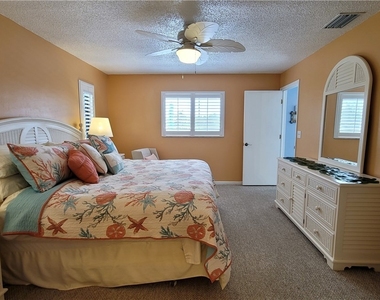 1126 Se 13th Terrace - Photo Thumbnail 17