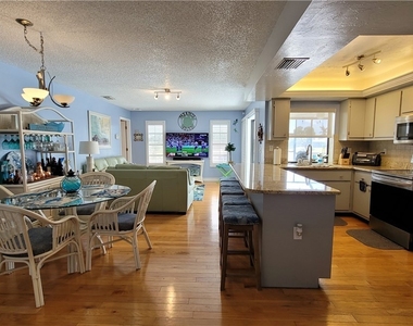 1126 Se 13th Terrace - Photo Thumbnail 6