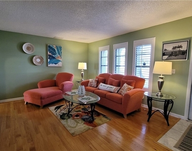 1126 Se 13th Terrace - Photo Thumbnail 4