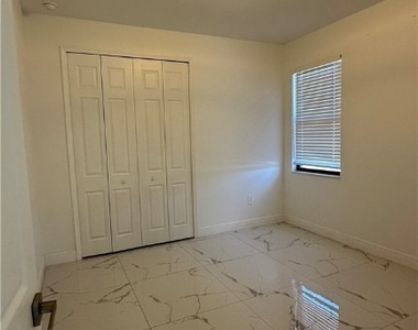 3217 64th Street W - Photo Thumbnail 10