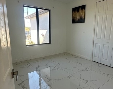 3217 64th Street W - Photo Thumbnail 6