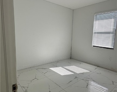 3217 64th Street W - Photo Thumbnail 7