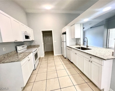 3405 Hanna Avenue N - Photo Thumbnail 13