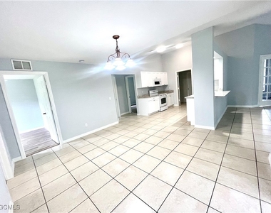 3405 Hanna Avenue N - Photo Thumbnail 4