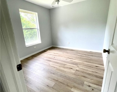 3405 Hanna Avenue N - Photo Thumbnail 26