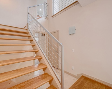 5315 Lillian Street - Photo Thumbnail 5