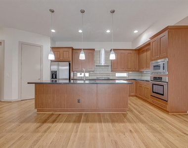 5315 Lillian Street - Photo Thumbnail 9