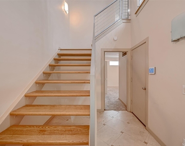 5315 Lillian Street - Photo Thumbnail 4