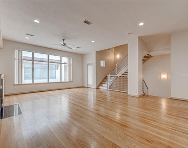 5315 Lillian Street - Photo Thumbnail 6