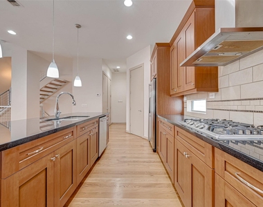 5315 Lillian Street - Photo Thumbnail 11