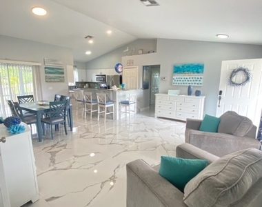 1221 Granada Boulevard - Photo Thumbnail 5