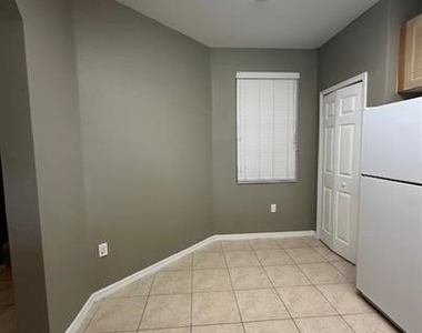 14732 Sutherland Avenue - Photo Thumbnail 6