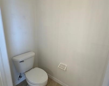 14732 Sutherland Avenue - Photo Thumbnail 15