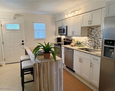 960 7th Street S - Photo Thumbnail 3