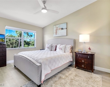 7360 Glenmoor Lane - Photo Thumbnail 5