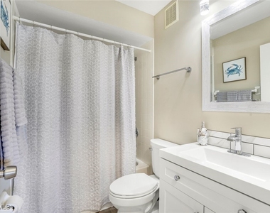 7360 Glenmoor Lane - Photo Thumbnail 8