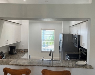 9640 Victoria Lane - Photo Thumbnail 7