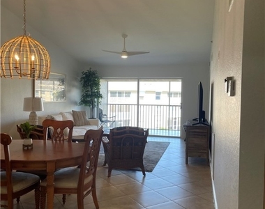 9640 Victoria Lane - Photo Thumbnail 4