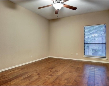 11711 Memorial Drive - Photo Thumbnail 5