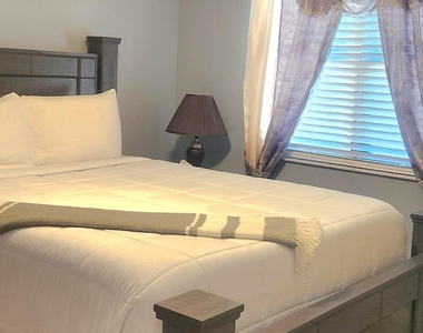 1327 Cherry Hills Road Ne - Photo Thumbnail 15