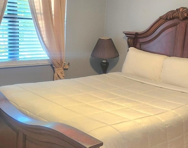 1327 Cherry Hills Road Ne - Photo Thumbnail 14