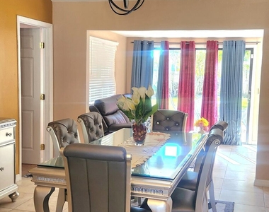1327 Cherry Hills Road Ne - Photo Thumbnail 3