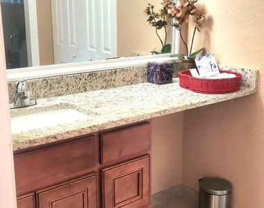 1327 Cherry Hills Road Ne - Photo Thumbnail 6