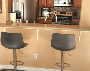 1327 Cherry Hills Road Ne - Photo Thumbnail 11