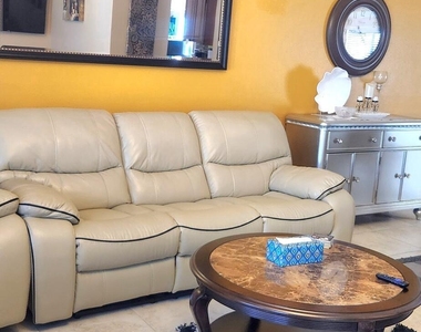 1327 Cherry Hills Road Ne - Photo Thumbnail 2