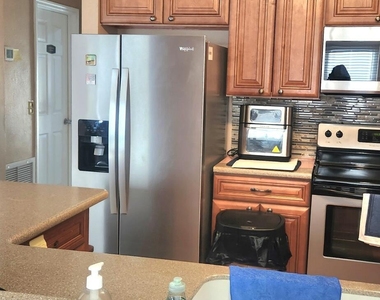 1327 Cherry Hills Road Ne - Photo Thumbnail 8