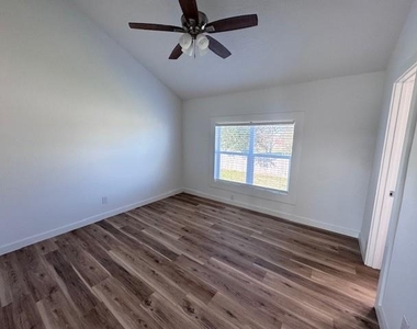 4406 Helen Street - Photo Thumbnail 17
