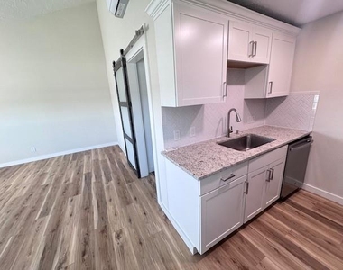4406 Helen Street - Photo Thumbnail 9