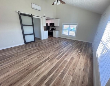 4406 Helen Street - Photo Thumbnail 7