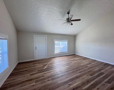 4406 Helen Street - Photo Thumbnail 6