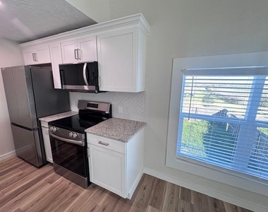 4406 Helen Street - Photo Thumbnail 8