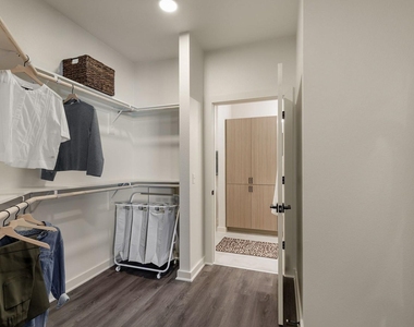 3001 W 11th Street - Photo Thumbnail 10