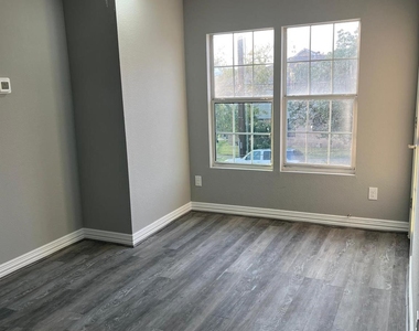4011 Delano Street - Photo Thumbnail 9