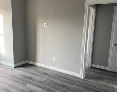 4011 Delano Street - Photo Thumbnail 7