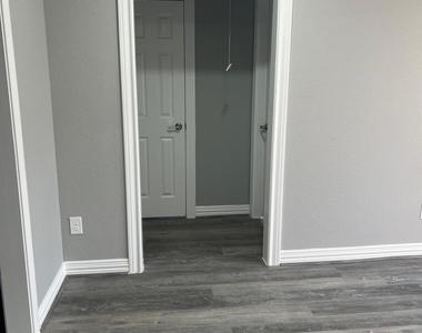4011 Delano Street - Photo Thumbnail 10