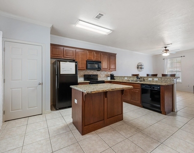 400 Forest Drive - Photo Thumbnail 9