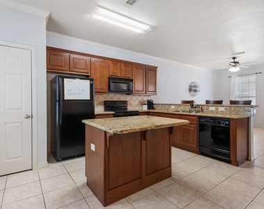 400 Forest Drive - Photo Thumbnail 10