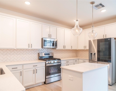 208 Cambria Green Lane - Photo Thumbnail 17
