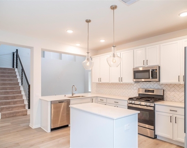 208 Cambria Green Lane - Photo Thumbnail 16