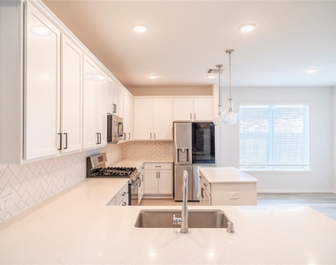 208 Cambria Green Lane - Photo Thumbnail 14