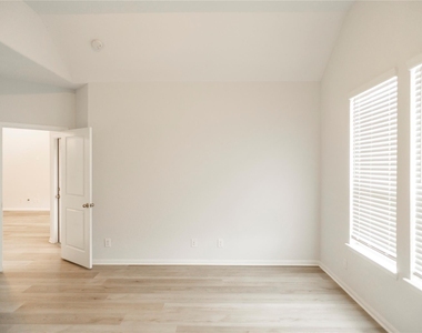 208 Cambria Green Lane - Photo Thumbnail 21